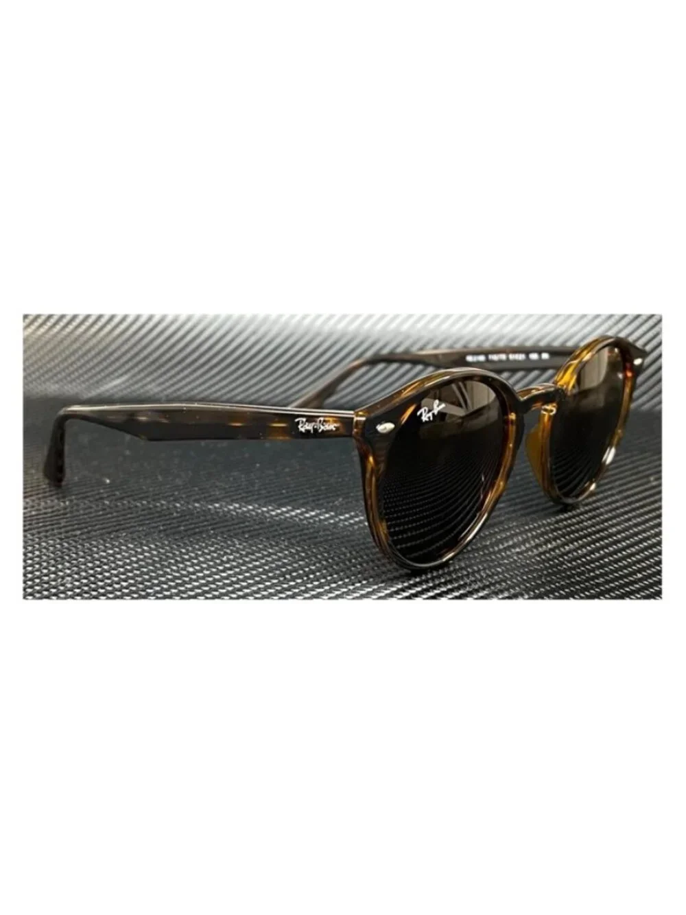 Ray-Ban new tags